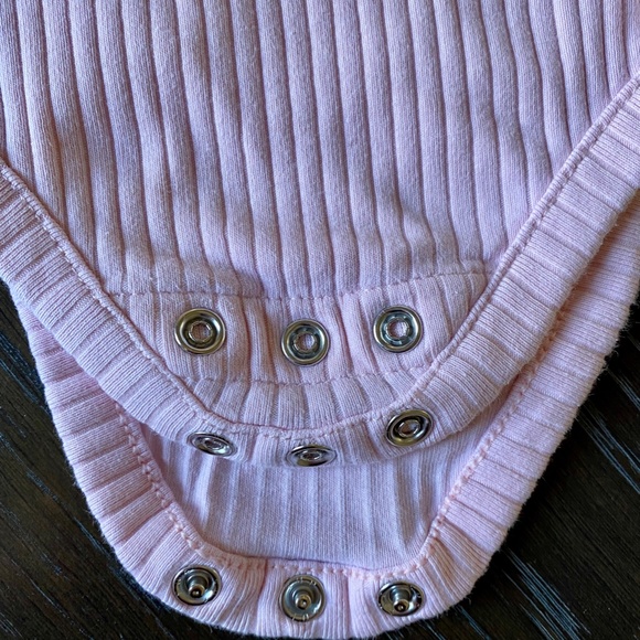 Hanna Andersson ribbed pink onesie - Picture 2 of 3
